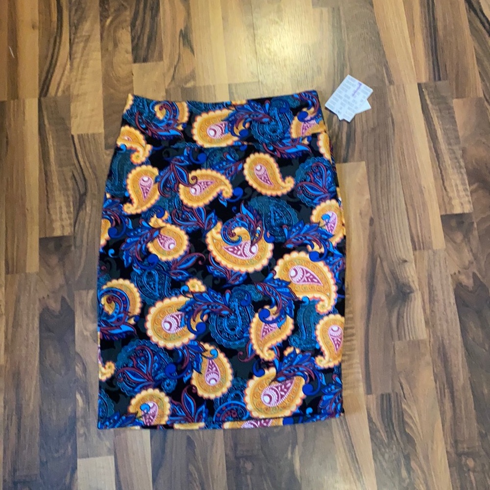 New with tags large LuLaRoe Cassie skirt